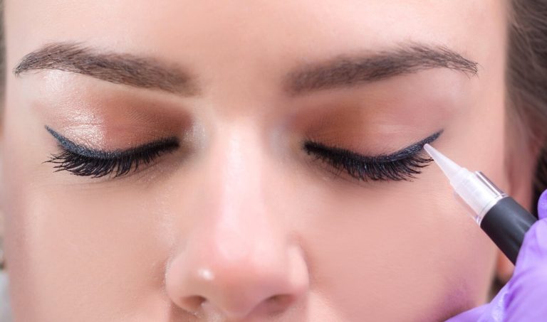 Resalta tu mirada: Delineado semipermanente y Delineado smoky